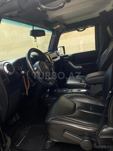 Jeep Wrangler-12