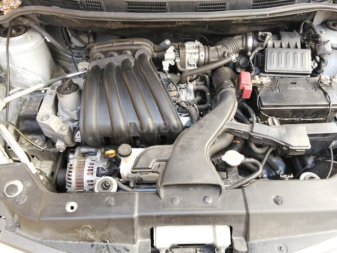 Nissan Tiida-5