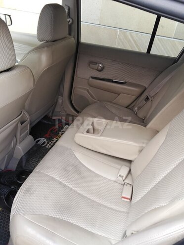 Nissan Tiida-8