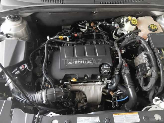 Chevrolet Cruze-12