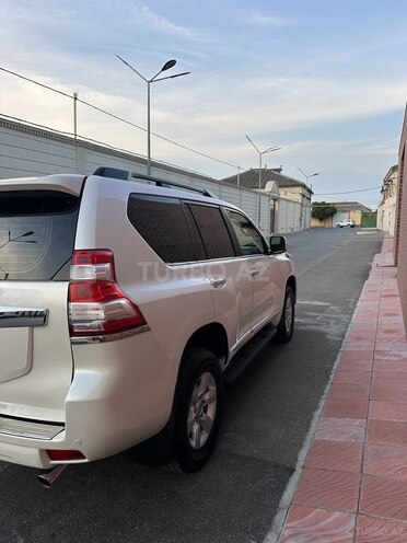 Toyota Land Cruiser Prado-5