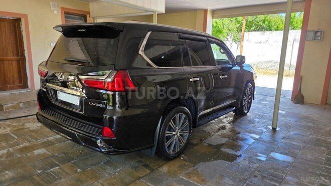 Lexus LX 450d-3
