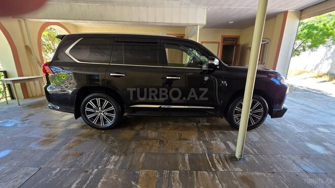 Lexus LX 450d-6