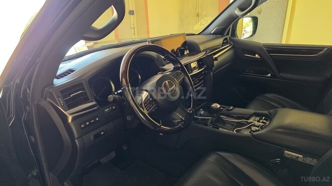Lexus LX 450d-9