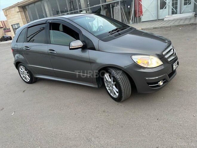 Mercedes B 170-8