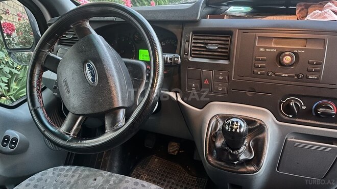 Ford Transit-11