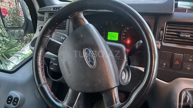 Ford Transit-10