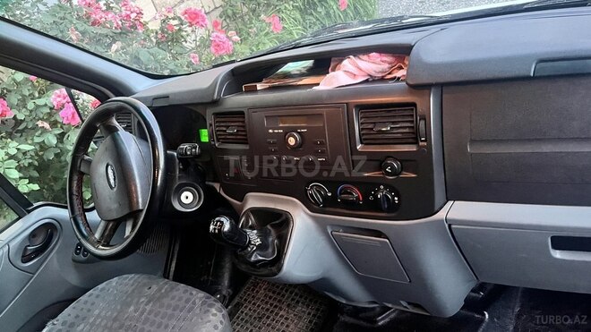 Ford Transit-9