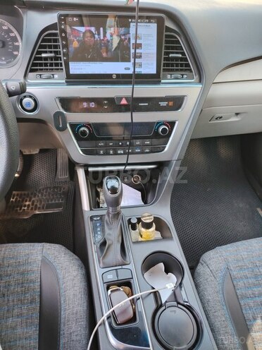 Hyundai Sonata-14