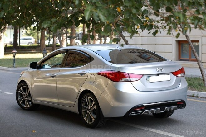 Hyundai Elantra-6