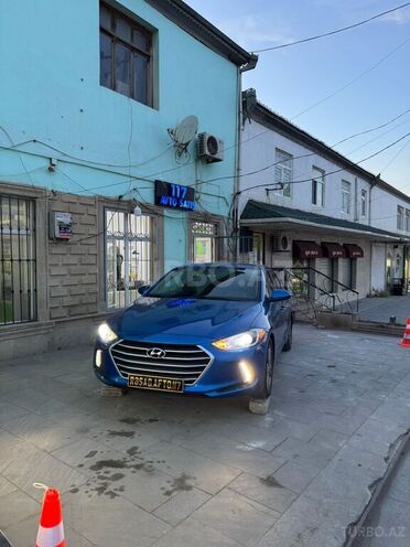 Hyundai Elantra-1