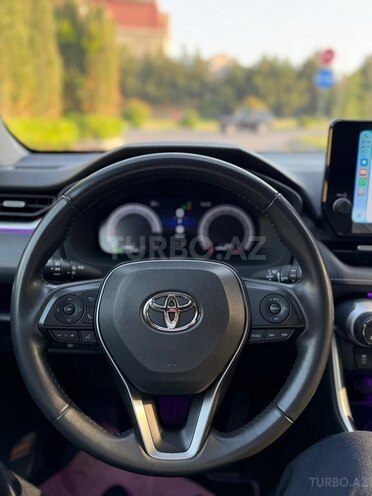 Toyota RAV4-11