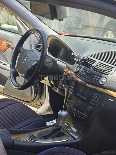 Mercedes E 270-12