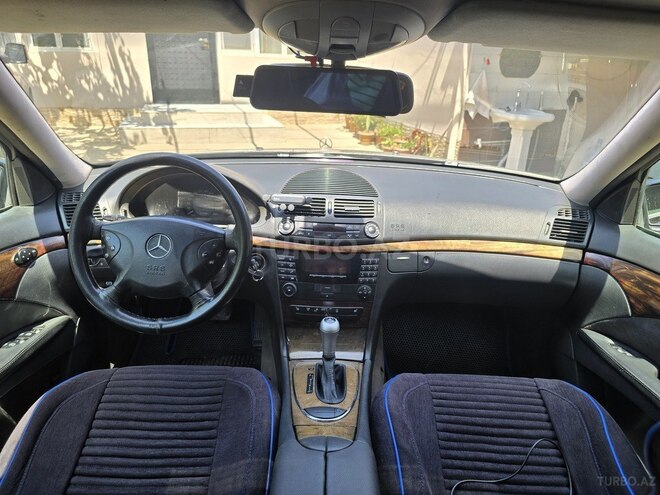 Mercedes E 270-8
