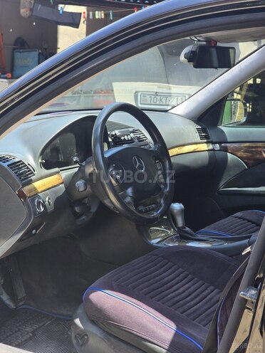 Mercedes E 270-9