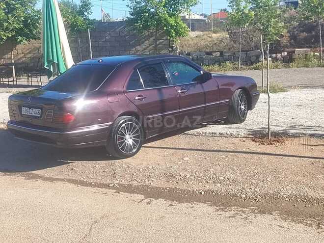 Mercedes E 220-2
