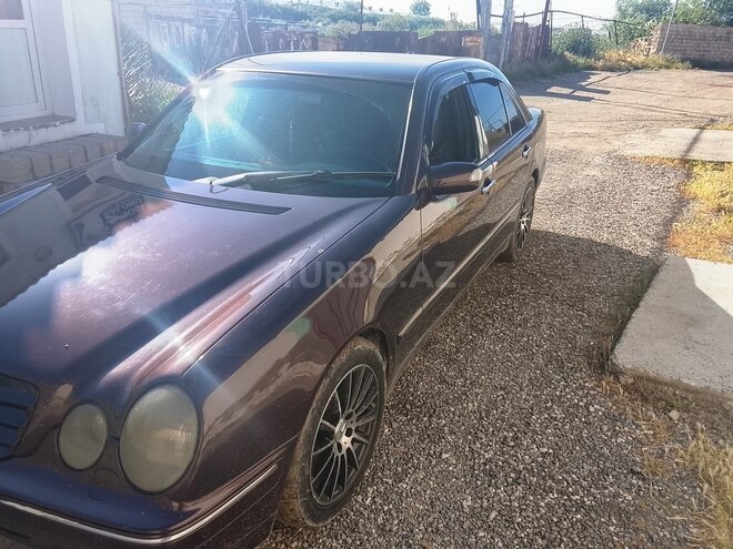Mercedes E 220-4