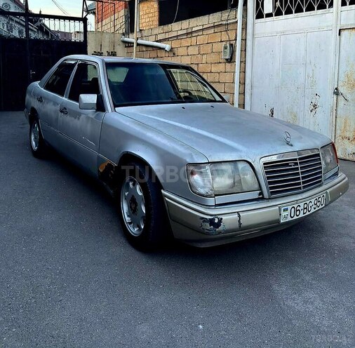 Mercedes 220 E-2