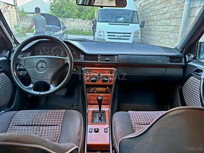 Mercedes 220 E-7