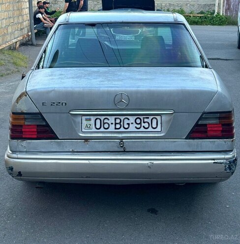 Mercedes 220 E-6