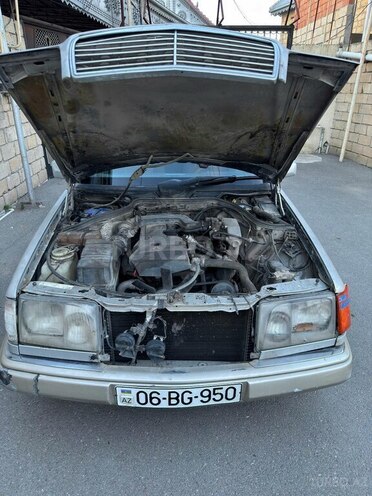 Mercedes 220 E-9