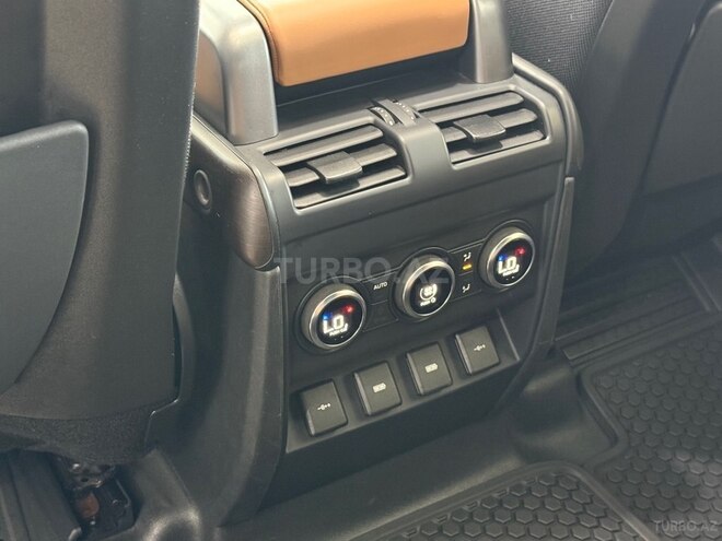 Land Rover Defender-16