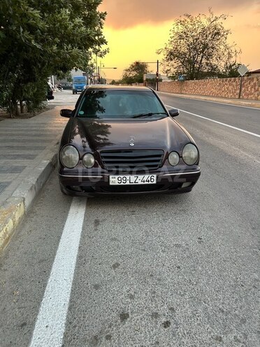 Mercedes E 220-1