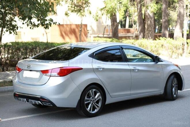 Hyundai Elantra-7