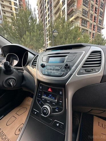 Hyundai Avante-11