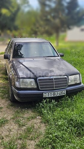 Mercedes E 280-1