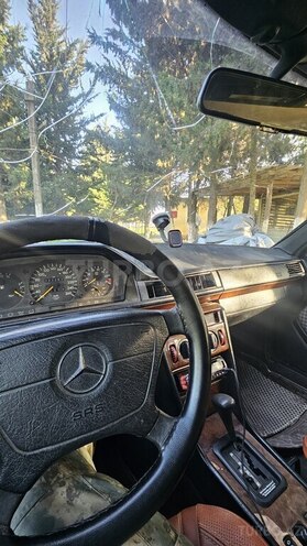 Mercedes E 280-4
