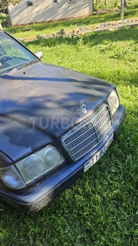 Mercedes E 280-5
