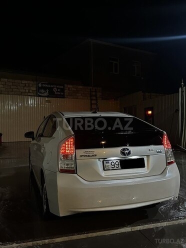 Toyota Prius-8