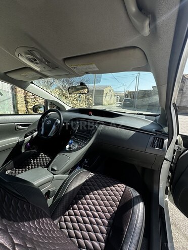 Toyota Prius-11
