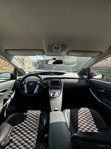 Toyota Prius-9