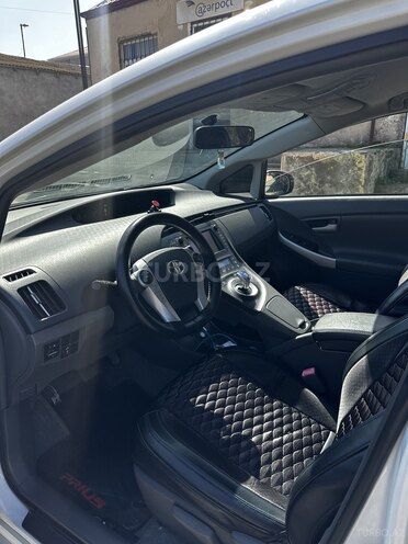 Toyota Prius-10