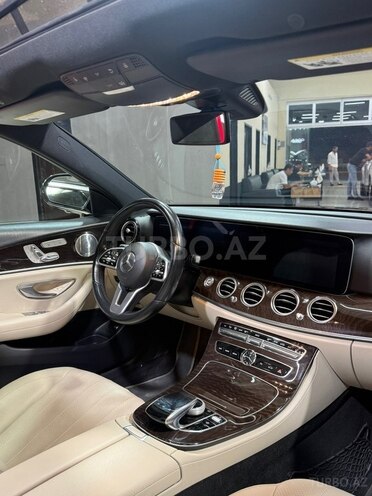 Mercedes E 350-23