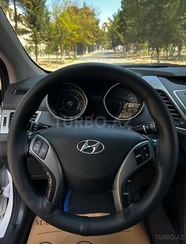 Hyundai Avante-12