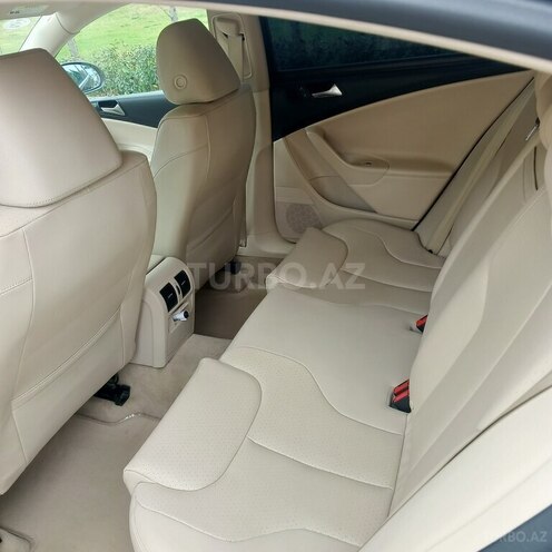 Volkswagen Passat-5