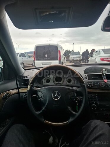 Mercedes E 270-8