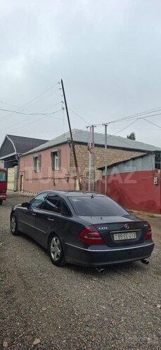 Mercedes E 270-6