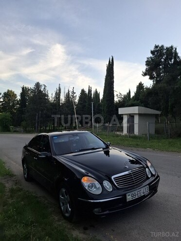 Mercedes E 270-1