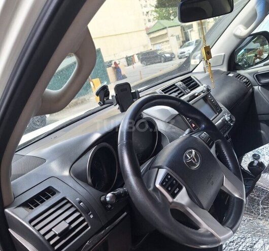 Toyota Land Cruiser Prado-9
