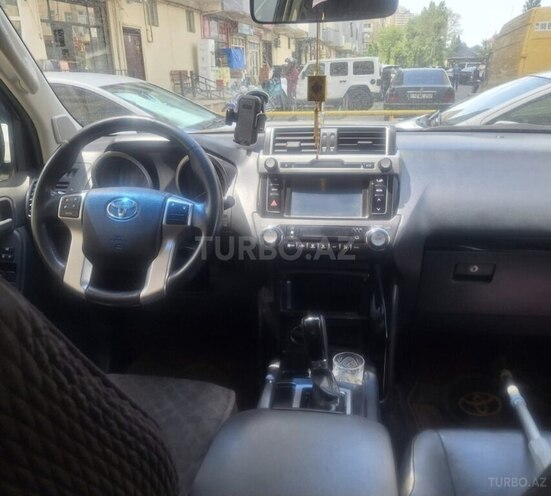 Toyota Land Cruiser Prado-13