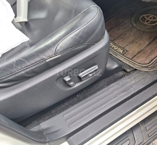 Toyota Land Cruiser Prado-12