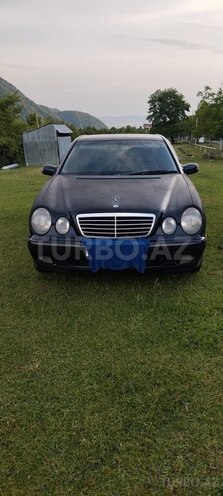 Mercedes E 200-1