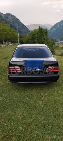Mercedes E 200-2
