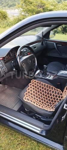 Mercedes E 200-4