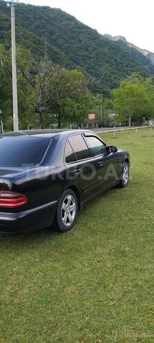 Mercedes E 200-5