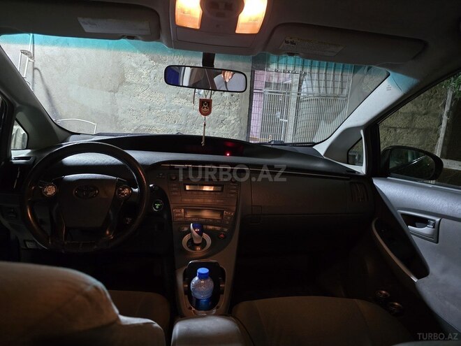 Toyota Prius-4